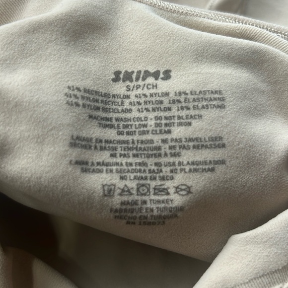 SKIMS SEAMLESS SCULPT THONG BODYSUIT IN MICA SIZE Small - Picture 7 of 8